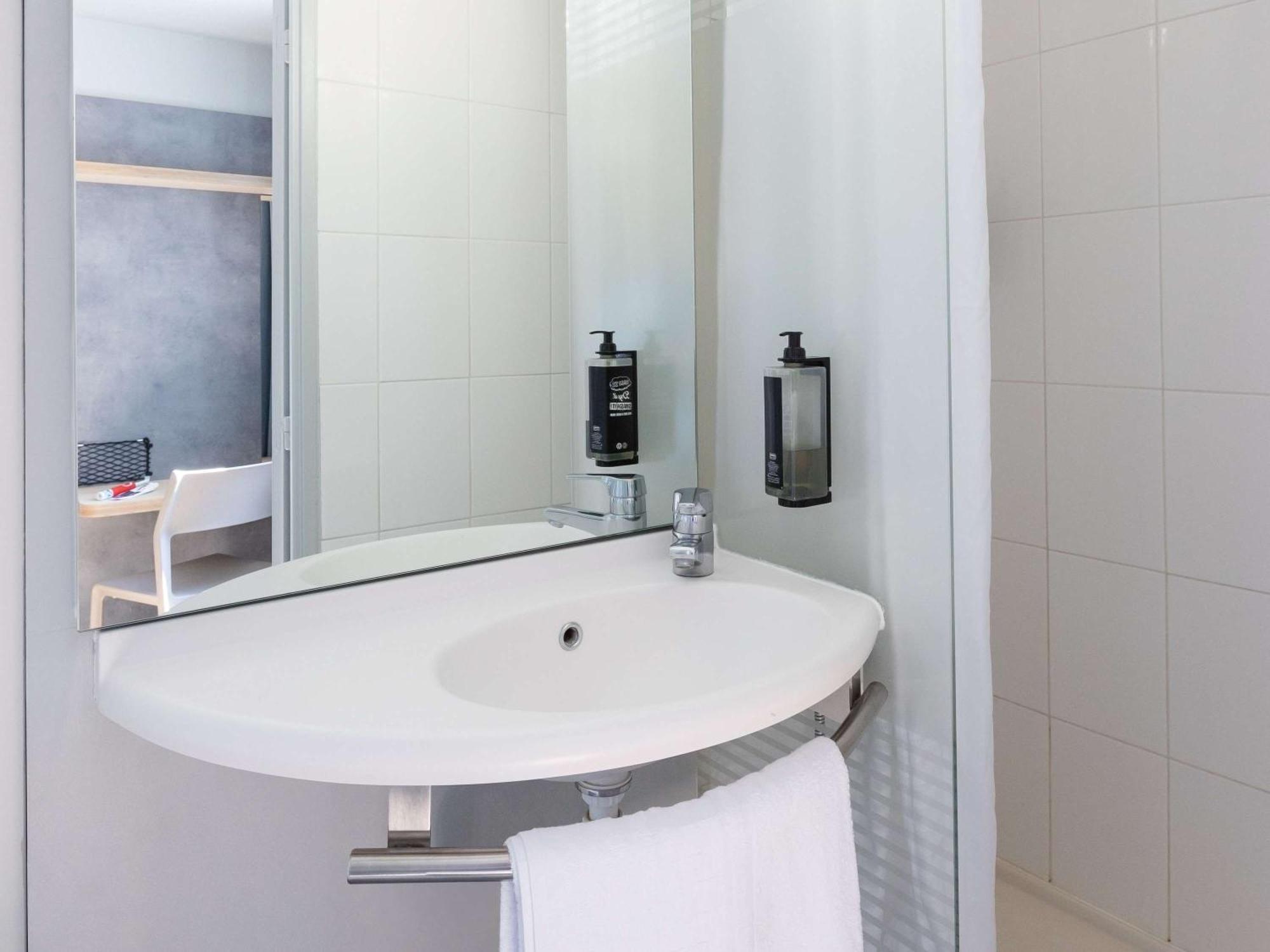 Ibis Budget Angouleme Centre Esterno foto
